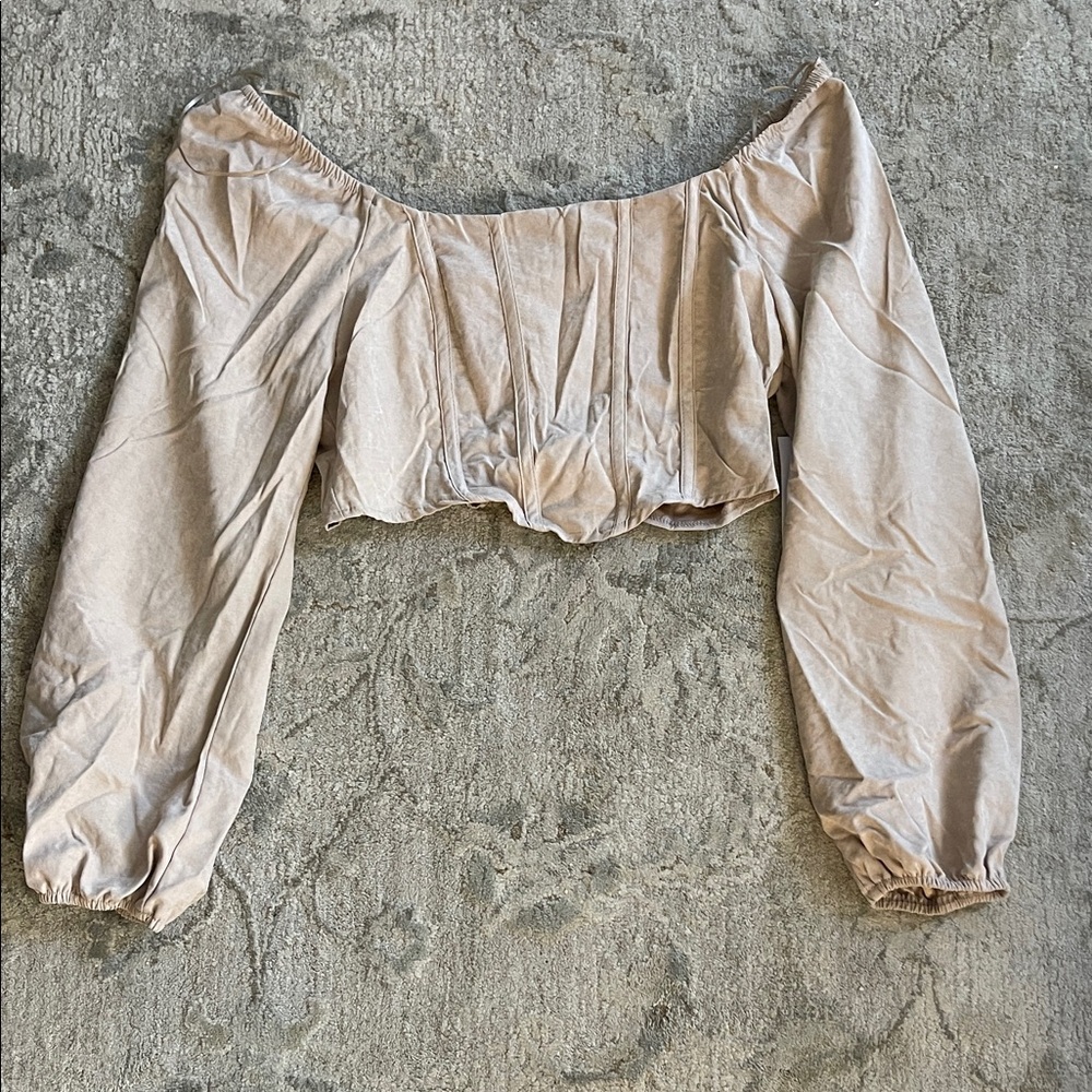 Beige long sleeve crop top
